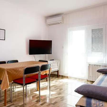 Stupar Apartamento Krk Town